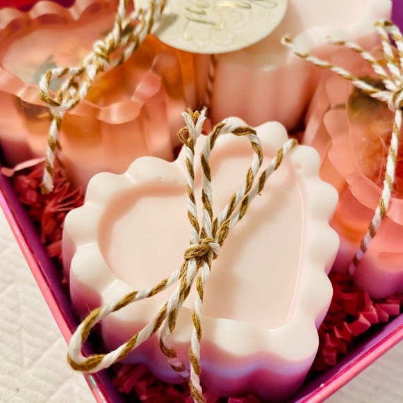 🌸 Flower Soaps 🌸 - Picture 2 of 4